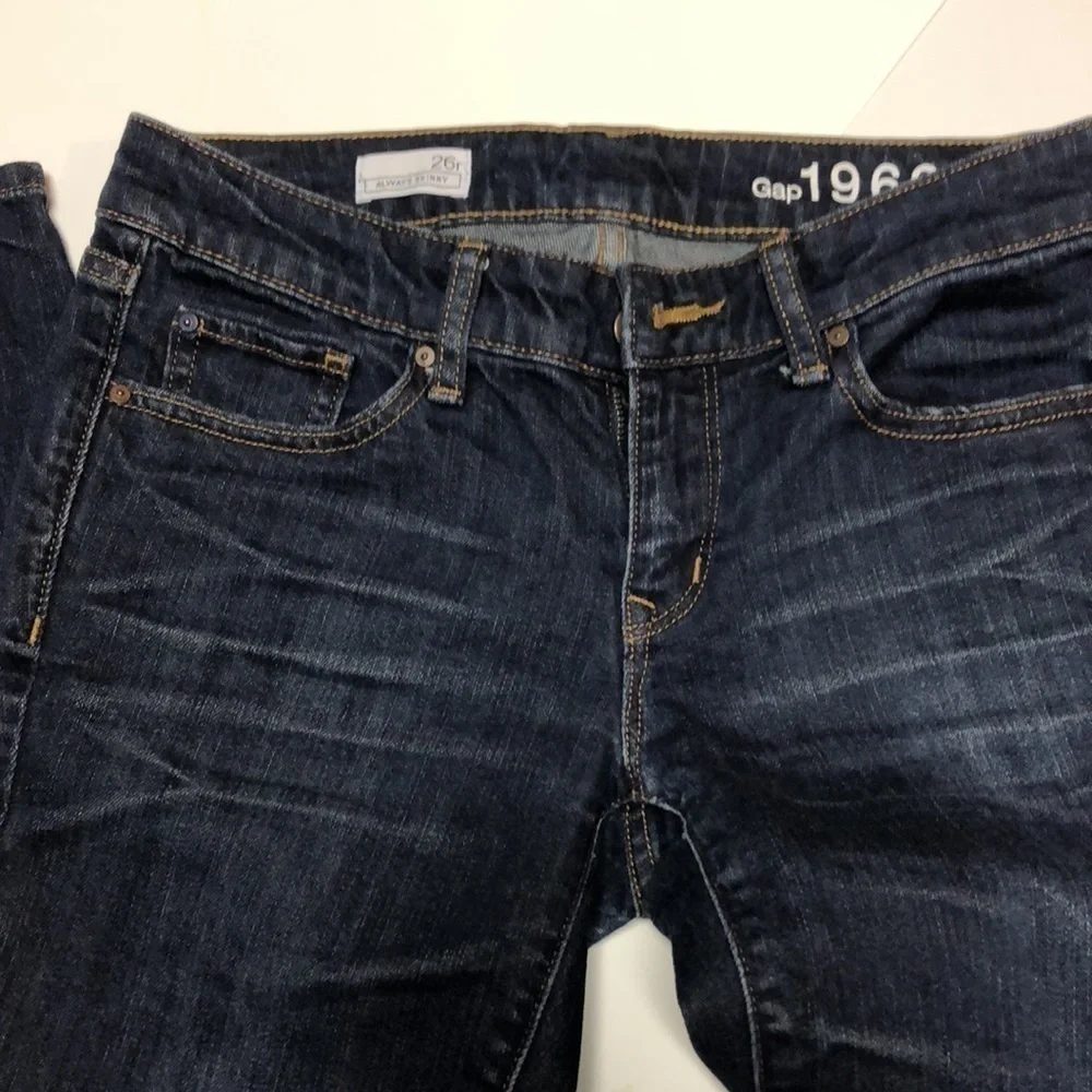 GAP 1969 Always Skinny stonewashed slightly distressed denim dark jeans. Size26R